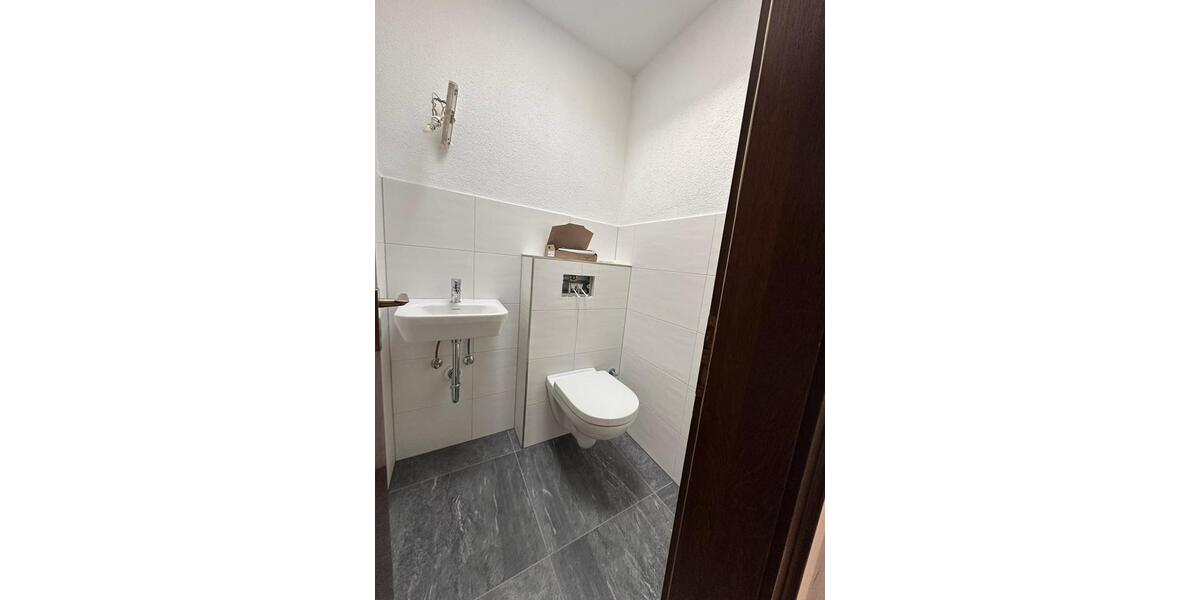 Erdgeschoßwohnung Uhingen - 4 Zimmer, 120 m&sup2;, 1.700&euro; | Angebot:25719333