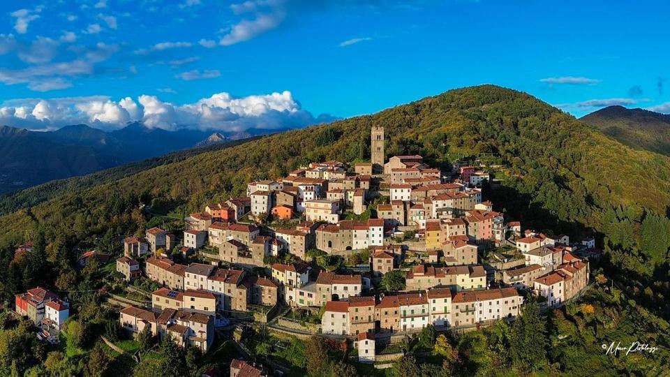 Reihenhaus Stuttgart Stuttgart-Nord - 6 Zimmer, 300 m&sup2;, 150.000&euro; | Angebot:25980863