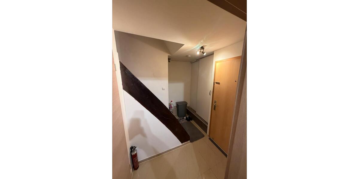 Dachgeschoßwohnung Stuttgart Bad Cannstatt - 4 Zimmer, 80 m&sup2;, 285.000&euro; | Angebot:25286837