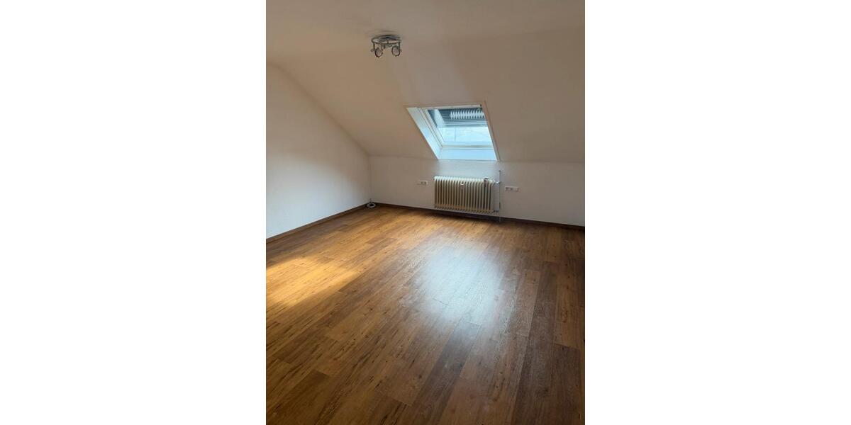 Etagenwohnung Kirchheim unter Teck - 4 Zimmer, 110 m&sup2;, 1.400&euro; | Angebot:25843405