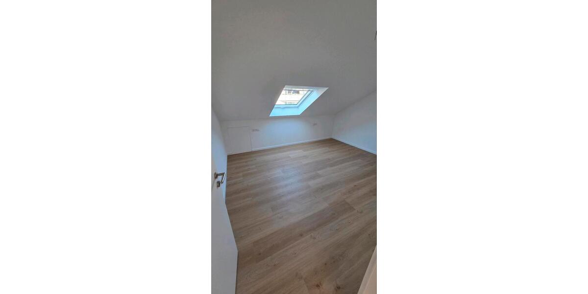 Dachgeschoßwohnung Hochdorf - 3.5 Zimmer, 101 m&sup2;, 1.300&euro; | Angebot:24857820