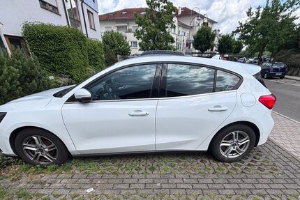 Ford Focus 53.988 km 14.100 &euro; Markgröningen 71706