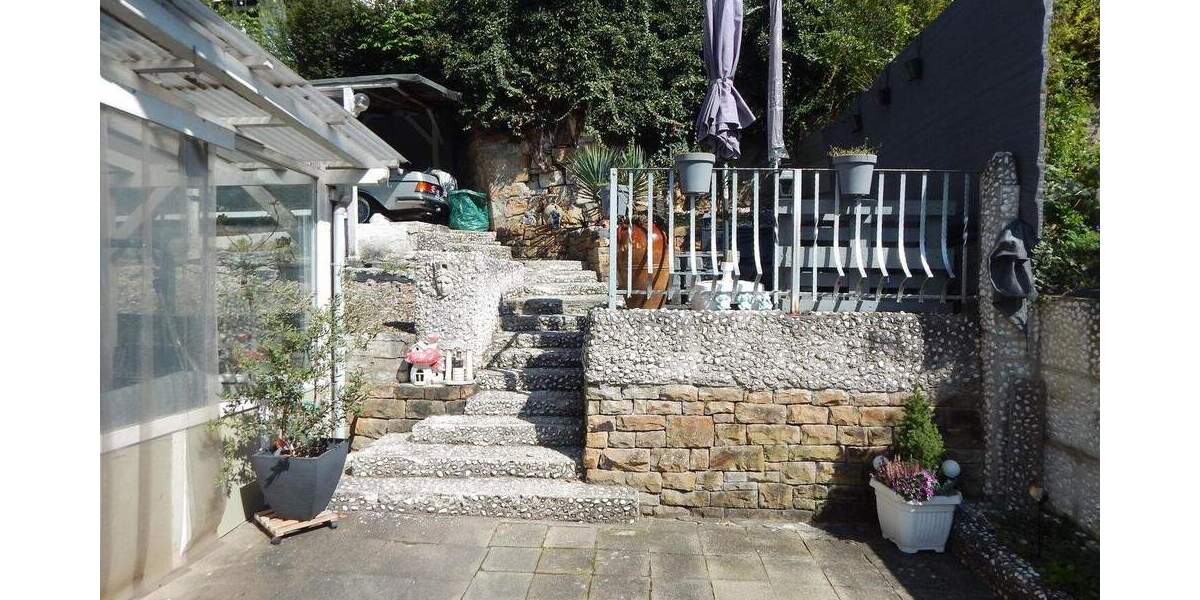 Mehrfamilienhaus, Wohnhaus Göppingen Stadtgebiet - 9 Zimmer, 133 m&sup2;, 490.000&euro; | Angebot:25851395