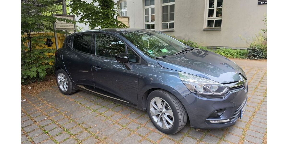 Renault Clio 96.800 km 7.000 &euro; Stuttgart 70374