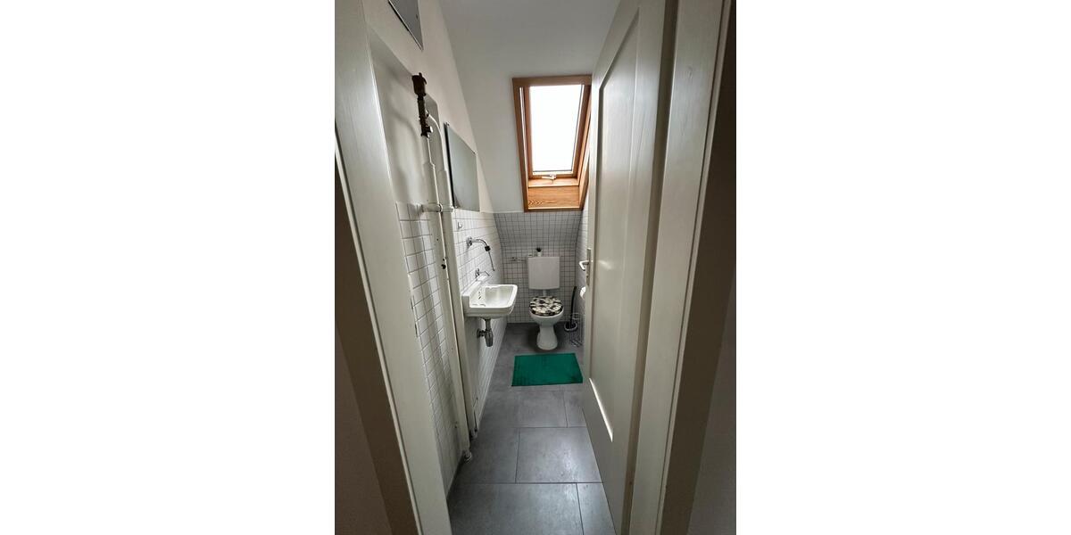 Dachgeschoßwohnung Nürtingen - 4 Zimmer, 69 m&sup2;, 960&euro; | Angebot:25966479