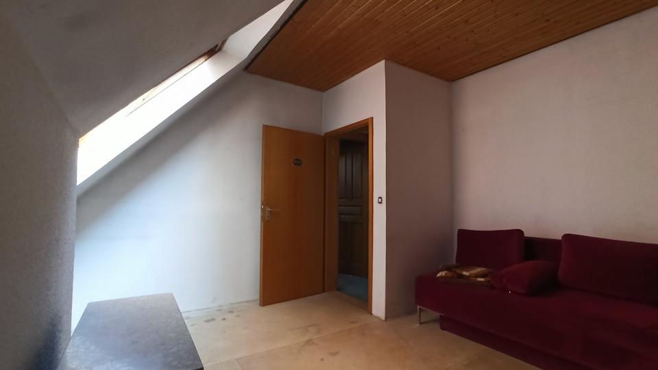 Dachgeschoßwohnung Stuttgart Stuttgart-Süd - 2.5 Zimmer, 70 m&sup2;, 259.000&euro; | Angebot:23589305