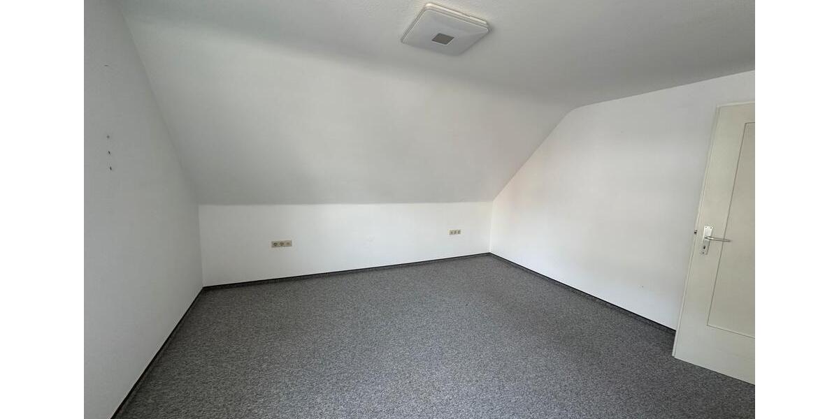 Dachgeschoßwohnung Nürtingen - 4 Zimmer, 69 m&sup2;, 1.030&euro; | Angebot:25806195