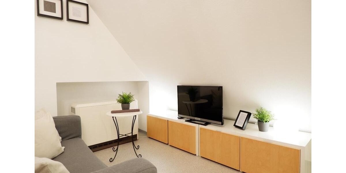 Dachgeschoßwohnung Stuttgart Neuwirtshaus - 1.5 Zimmer, 42 m&sup2;, 810&euro; | Angebot:25942973