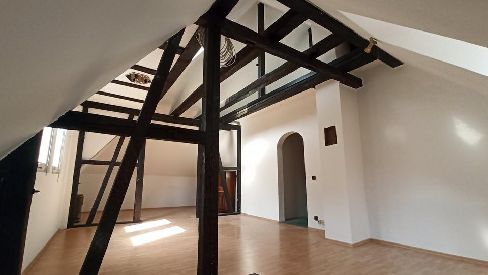 Dachgeschoßwohnung Stuttgart Stuttgart-Süd - 2.5 Zimmer, 70 m&sup2;, 259.000&euro; | Angebot:23589305