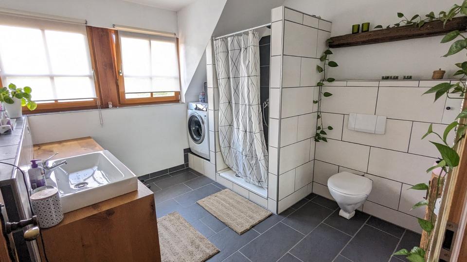 Etagenwohnung Leonberg - 3 Zimmer, 129 m&sup2;, 1.200&euro; | Angebot:25409166