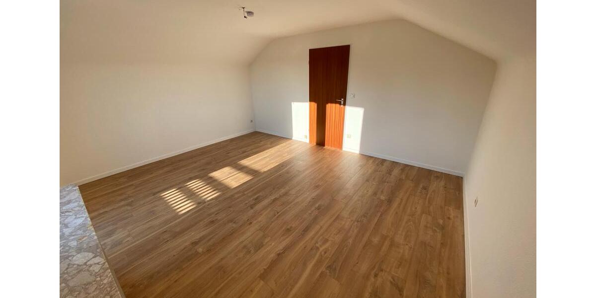 Dachgeschoßwohnung Weinstadt - 2 Zimmer, 60 m&sup2;, 1.000&euro; | Angebot:25635548
