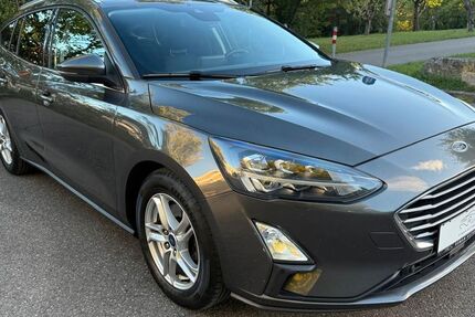 Ford Focus 126.445 km 9.749 &euro; Stuttgart 70469
