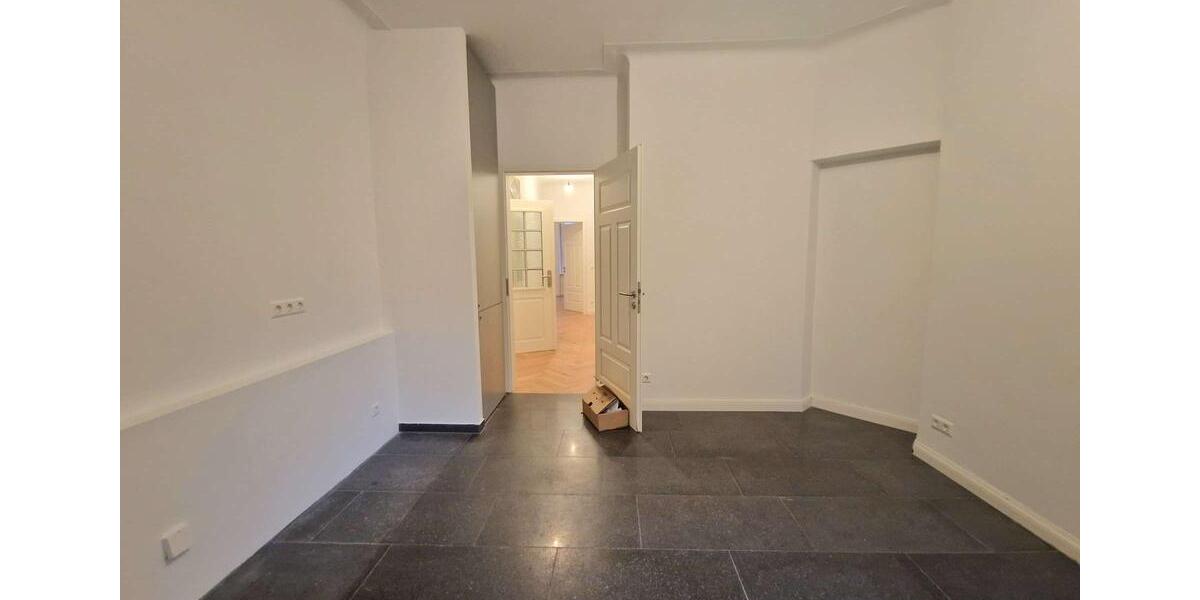 Erdgeschoßwohnung Stuttgart Stuttgart-West - 4 Zimmer, 105 m&sup2;, 2.215&euro; | Angebot:25081870
