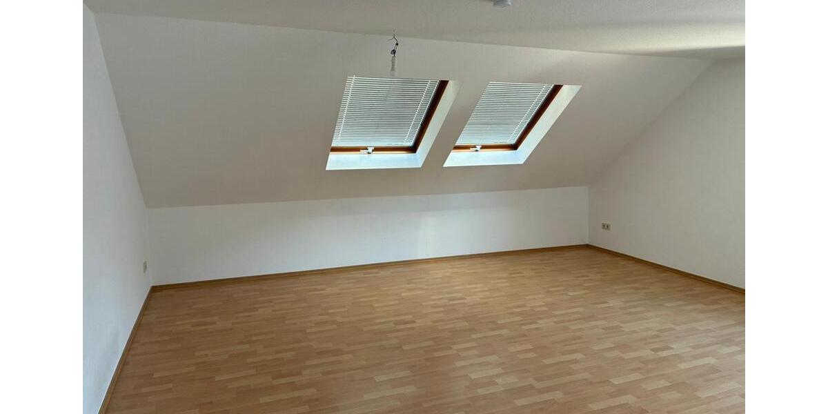 Dachgeschoßwohnung Sulzbach an der Murr - 3.5 Zimmer, 90 m&sup2;, 780&euro; | Angebot:24805980