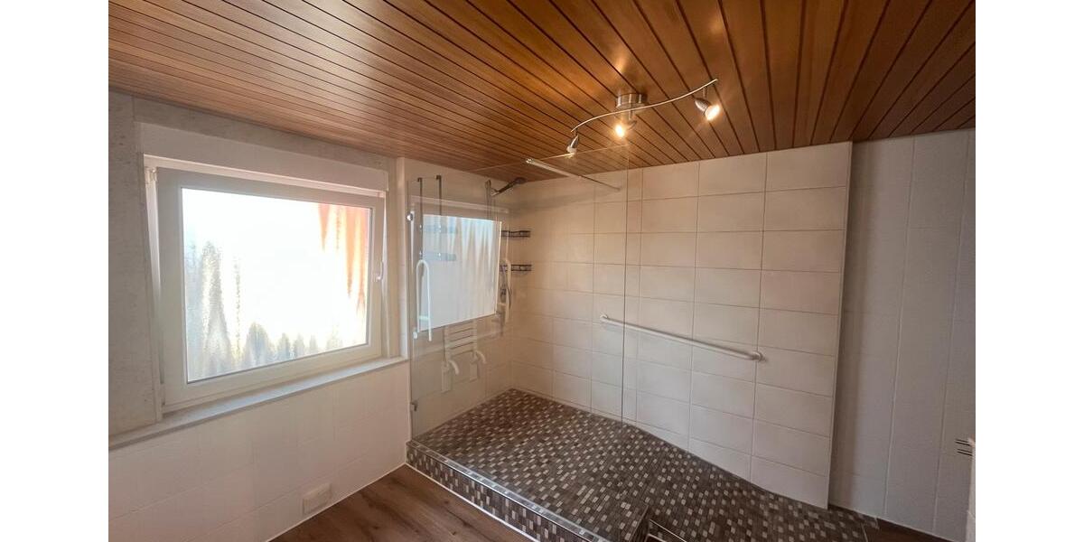 Einfamilienhaus Neckarwestheim - 9 Zimmer, 216 m&sup2;, 699.000&euro; | Angebot:27096900