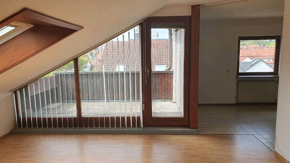 Dachgeschoßwohnung Weinstadt - 2.5 Zimmer, 65 m&sup2;, 660&euro; | Angebot:26676213
