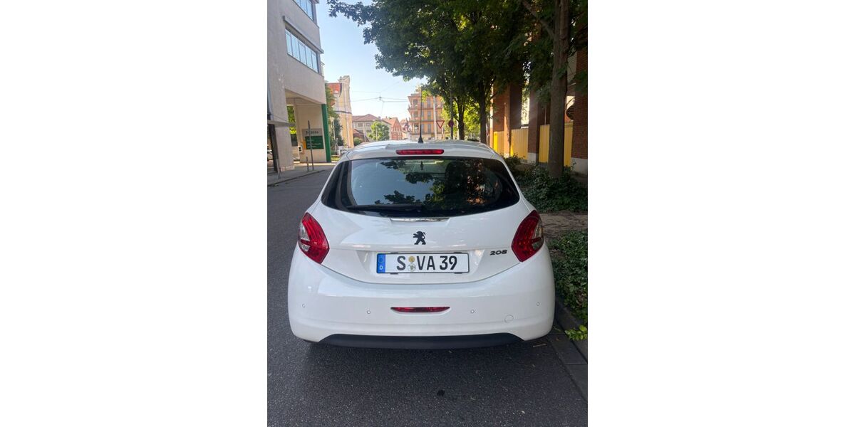 Peugeot 208 108.000 km 4.299 &euro; Stuttgart 70499