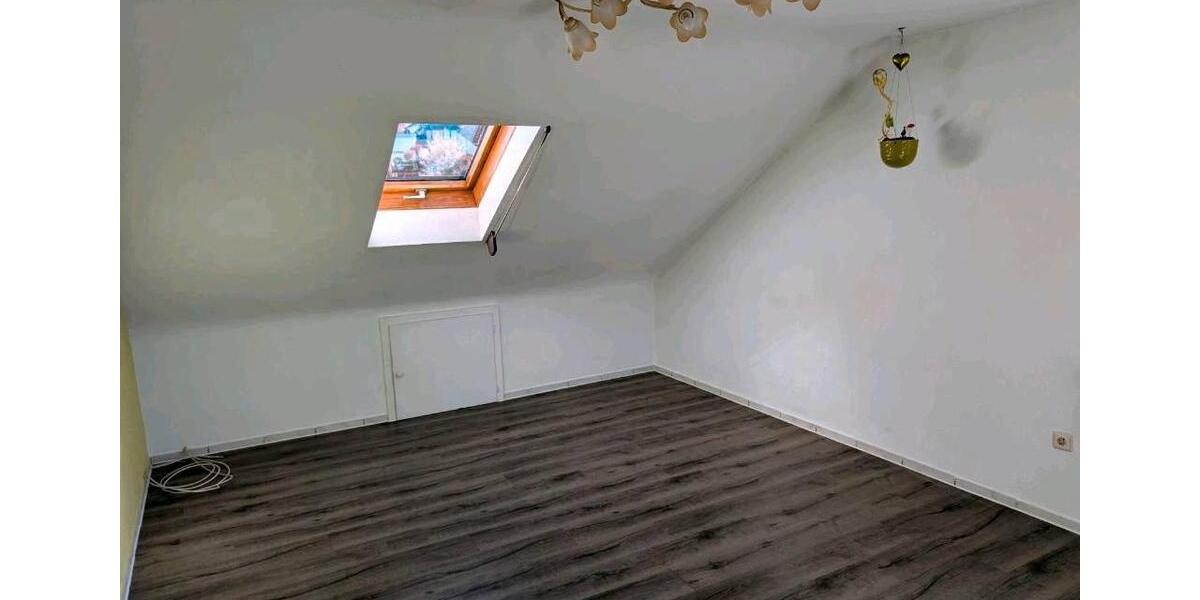 Dachgeschoßwohnung Eberdingen - 3.5 Zimmer, 64 m&sup2;, 640&euro; | Angebot:25993654