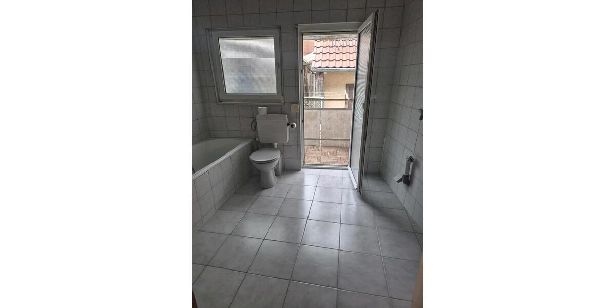 Erdgeschoßwohnung Stuttgart Luginsland - 2 Zimmer, 60 m&sup2;, 900&euro; | Angebot:25145559