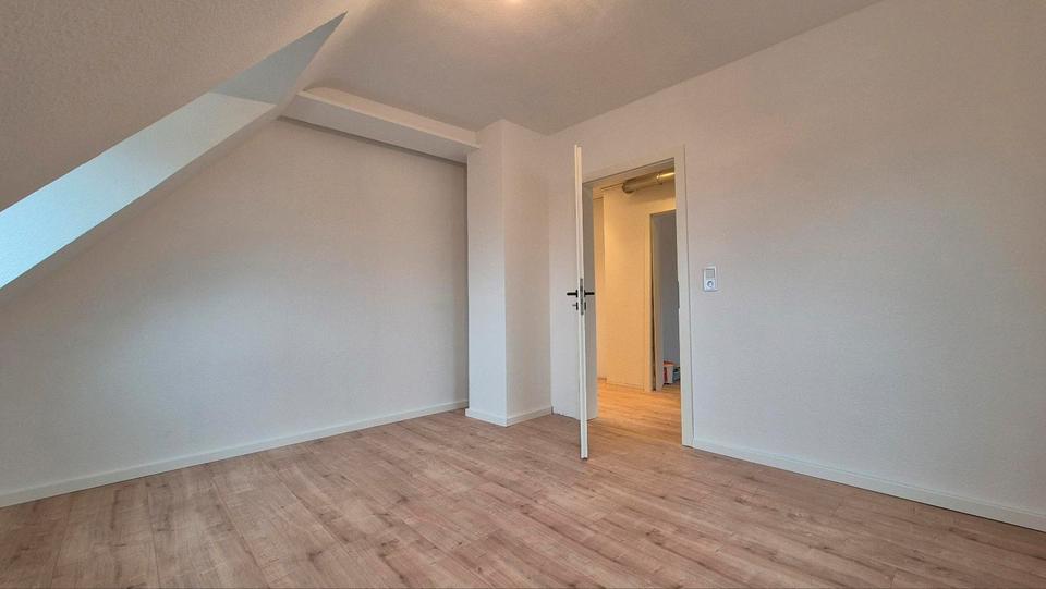 Dachgeschoßwohnung Stuttgart Mühlhausen - 3 Zimmer, 53 m&sup2;, 1.250&euro; | Angebot:25924209