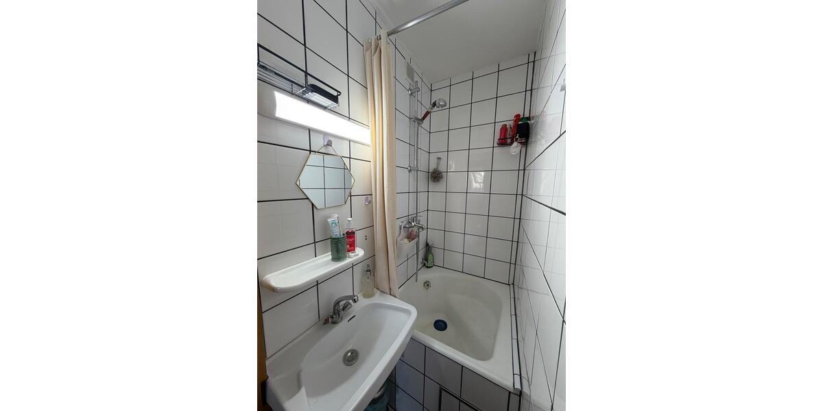 Dachgeschoßwohnung Stuttgart Stuttgart-Süd - 3 Zimmer, 80 m&sup2;, 1.300&euro; | Angebot:26603207