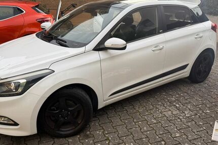 Hyundai i20 98.000 km 8.100 &euro; Bietigheim bissingen 74321