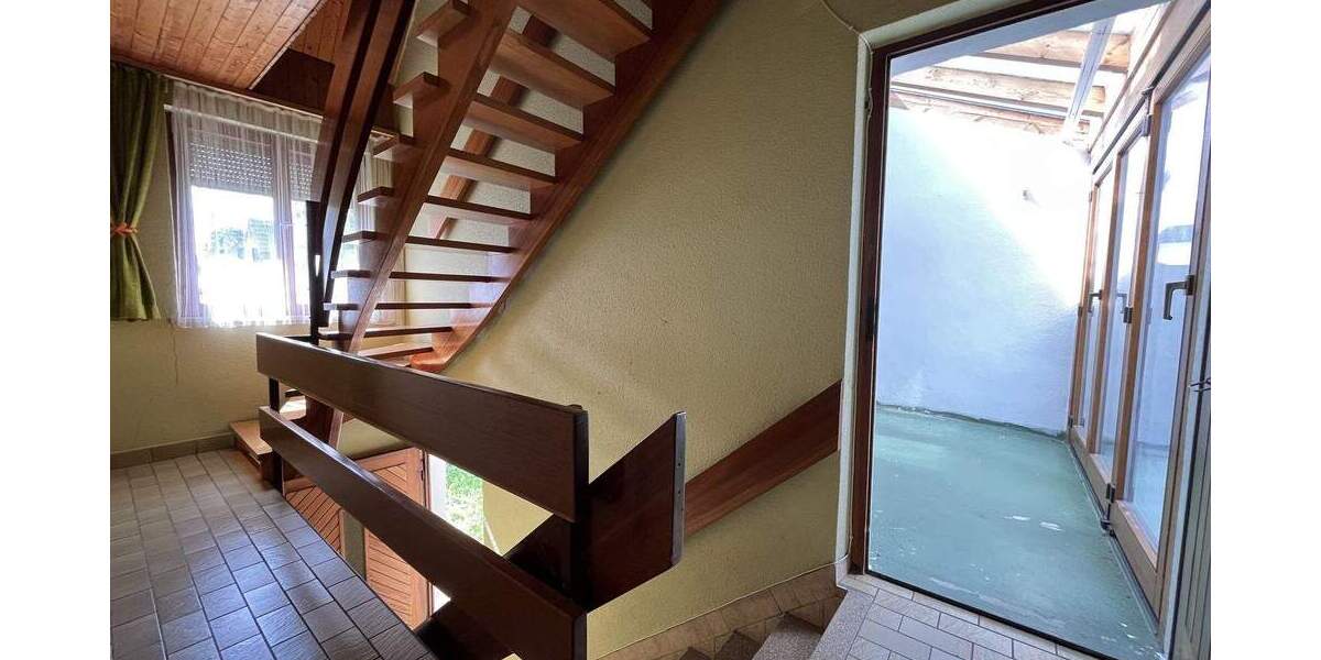 Mehrfamilienhaus, Wohnhaus Steinenbronn - 6 Zimmer, 208 m&sup2;, 699.000&euro; | Angebot:25748790