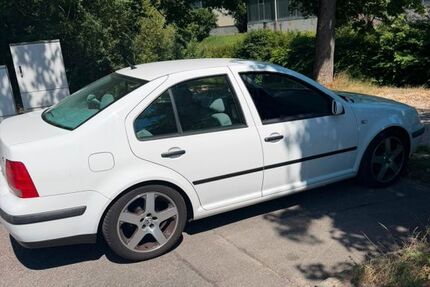 VW Bora 143.255 km 2.900 &euro; Uhingen 73066