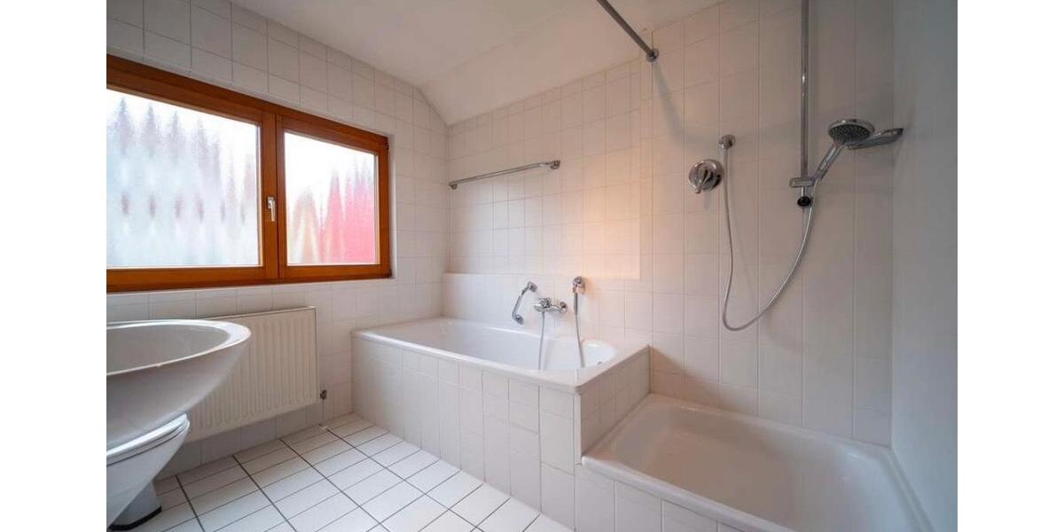 Dachgeschoßwohnung Weinstadt - 3 Zimmer, 81 m&sup2;, 289.000&euro; | Angebot:26451246