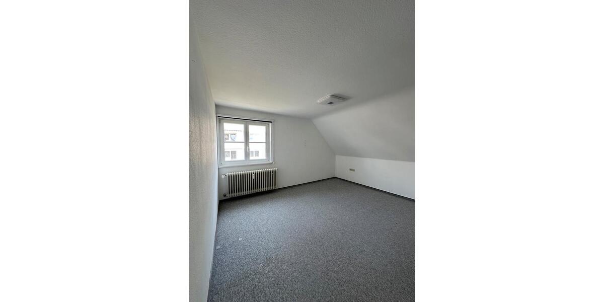 Dachgeschoßwohnung Nürtingen - 4 Zimmer, 69 m&sup2;, 960&euro; | Angebot:25966479