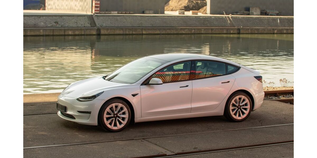 Tesla Model 3 79.572 km 23.900 &euro; Stuttgart 70176