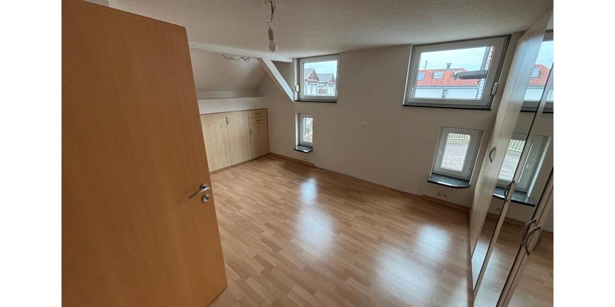 Dachgeschoßwohnung Deizisau - 3.5 Zimmer, 90 m&sup2;, 1.200&euro; | Angebot:25923476