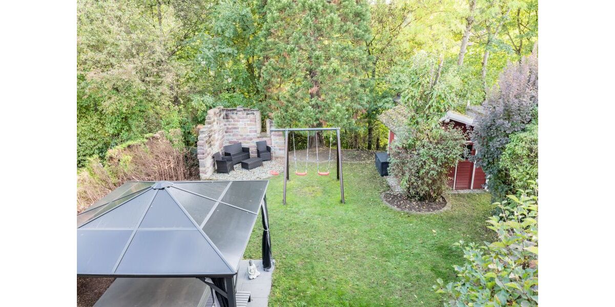 Provisionsfrei* Moderne, großzügige Doppelhaushälfte mit Einliegerwohnung, Garten, Carport, Solaranlage, Sauna & Jacuzzi, bezugsfrei - Doppelhaushälfte Uhingen | Angebot:27685704