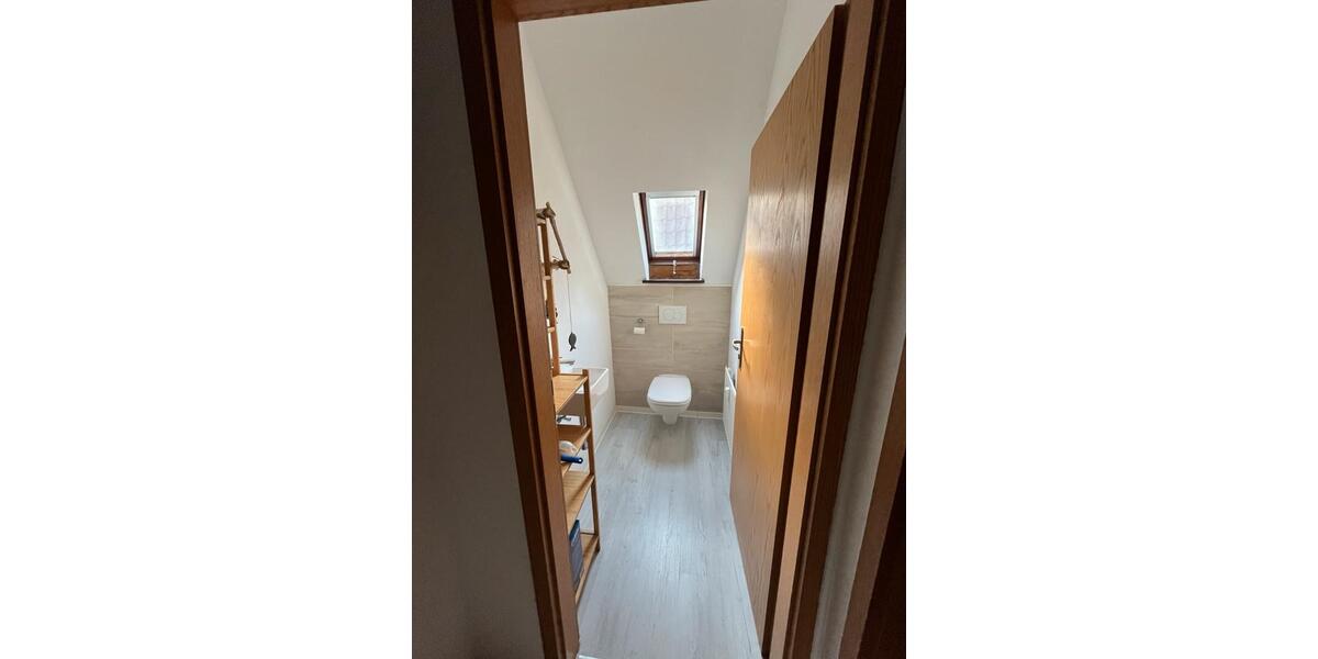 Dachgeschoßwohnung Bönnigheim - 3 Zimmer, 85 m&sup2;, 850&euro; | Angebot:25942000