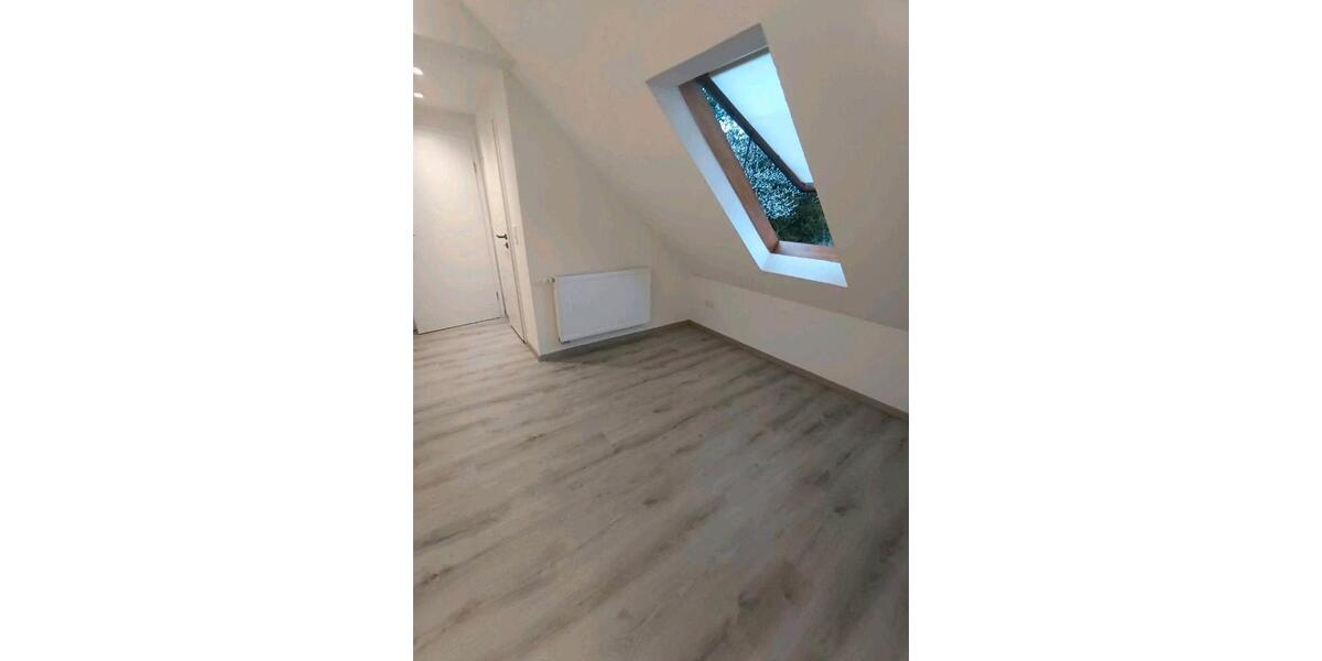 Dachgeschoßwohnung Ebersbach an der Fils - 2.5 Zimmer, 62 m&sup2;, 820&euro; | Angebot:26035434