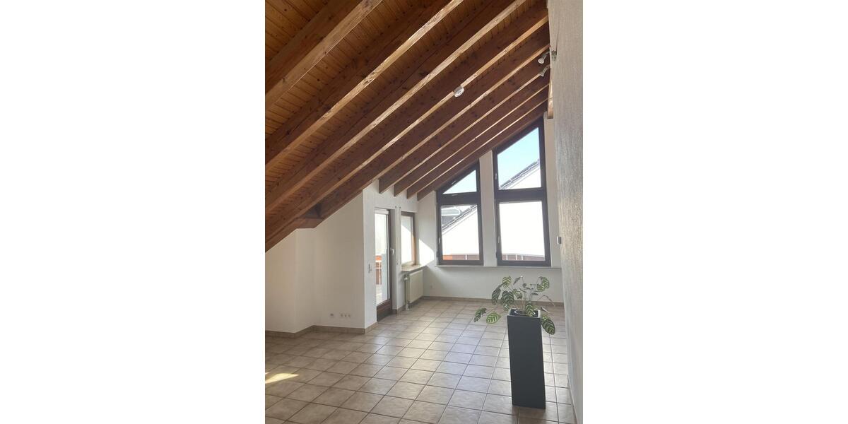 Dachgeschoßwohnung Winnenden - 3.5 Zimmer, 106 m&sup2;, 1.150&euro; | Angebot:25992753