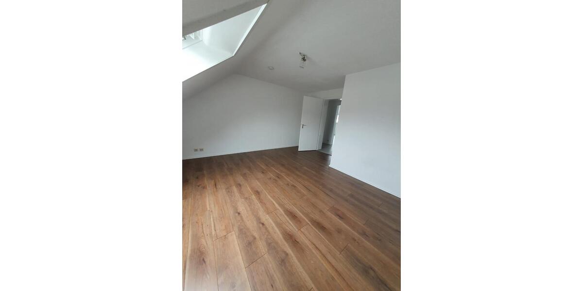Dachgeschoßwohnung Stuttgart Sillenbuch - 5.5 Zimmer, 116 m&sup2;, 1.450&euro; | Angebot:26495344