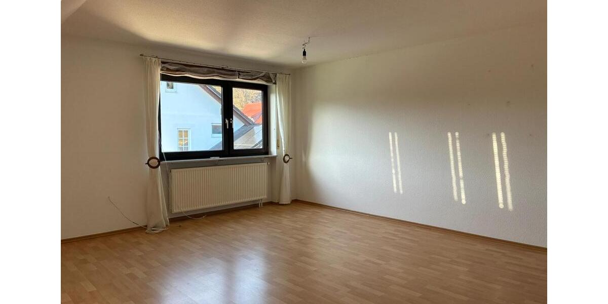 Dachgeschoßwohnung Sulzbach an der Murr - 3.5 Zimmer, 90 m&sup2;, 780&euro; | Angebot:24805980