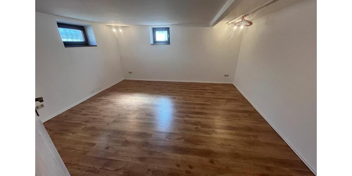 Einfamilienhaus Neckarwestheim - 9 Zimmer, 216 m&sup2;, 699.000&euro; | Angebot:27096900