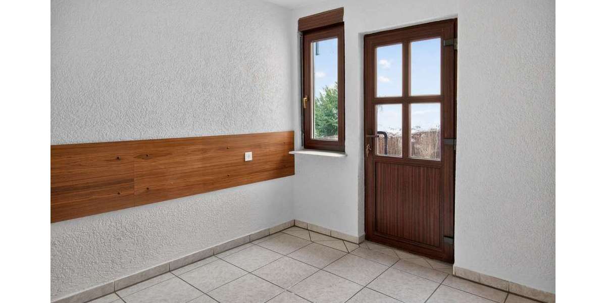 Gepflegtes 3-Familienhaus in begehrter Wohnlage mit vielseitigen Nutzungsmöglichkeiten - Mehrfamilienhaus, Wohnhaus Stuttgart Zuffenhausen | Angebot:27083597