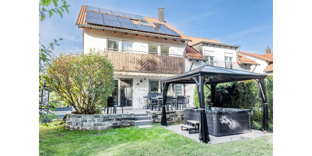 Provisionsfrei* Moderne, großzügige Doppelhaushälfte mit Einliegerwohnung, Garten, Carport, Solaranlage, Sauna & Jacuzzi, bezugsfrei - Doppelhaushälfte Uhingen | Angebot:27685704