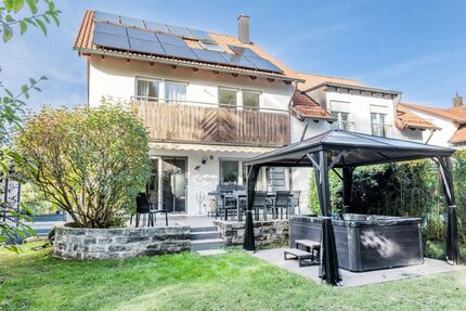 Provisionsfrei* Moderne, großzügige Doppelhaushälfte mit Einliegerwohnung, Garten, Carport, Solaranlage, Sauna & Jacuzzi, bezugsfrei - Haus Uhingen | Angebot:27685704