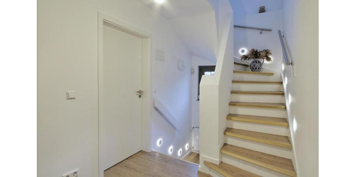 Einfamilienhaus Kornwestheim - 8.5 Zimmer, 204 m&sup2;, 3.900&euro; | Angebot:23257685