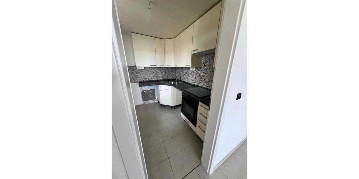 Etagenwohnung Ludwigsburg - 3 Zimmer, 72 m&sup2;, 1.100&euro; | Angebot:25906979