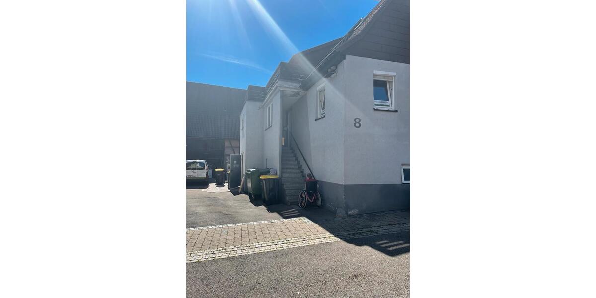 Einfamilienhaus Sachsenheim - 11 Zimmer, 220 m&sup2;, 300.000&euro; | Angebot:25055352