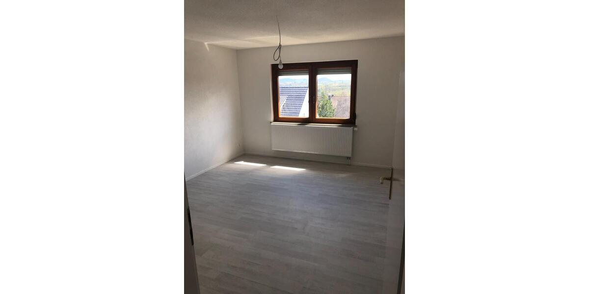 Etagenwohnung Reichenbach an der Fils - 4 Zimmer, 1.250&euro; | Angebot:23597288