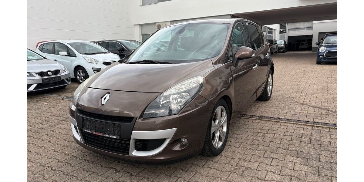 Renault Scenic 246.691 km 2.695 &euro; Stuttgart 70597