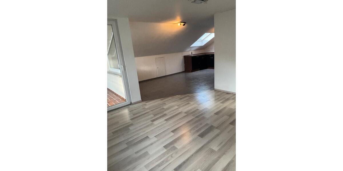 Dachgeschoßwohnung Plüderhausen - 2.5 Zimmer, 69 m&sup2;, 1.050&euro; | Angebot:25384288