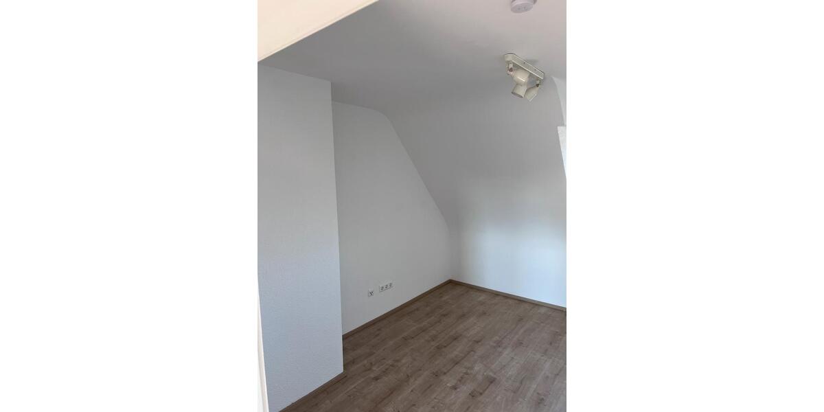 Dachgeschoßwohnung Stuttgart Mühlhausen - 3 Zimmer, 50 m&sup2;, 1.100&euro; | Angebot:25381702