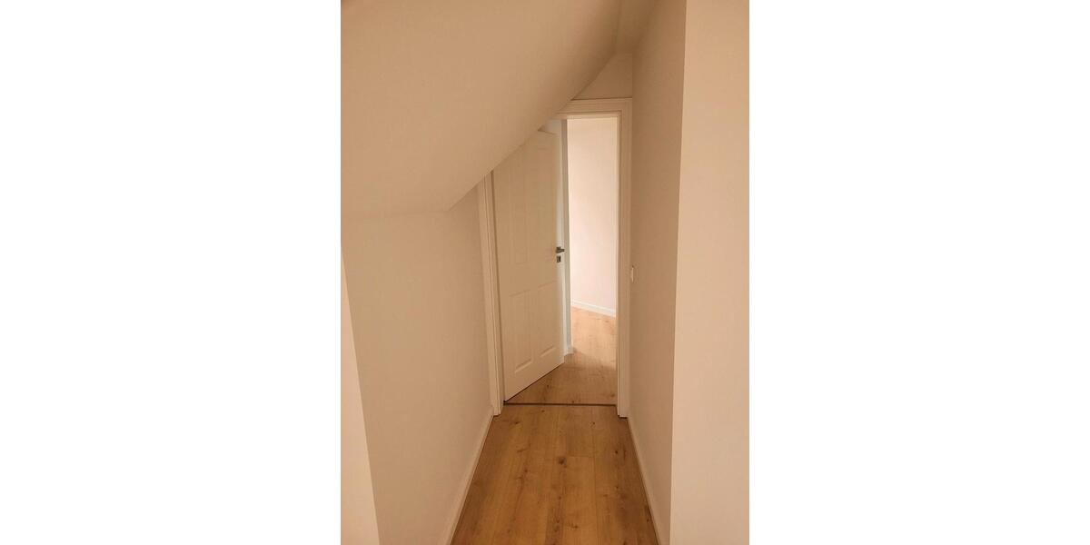 Dachgeschoßwohnung Winterbach - 4 Zimmer, 142 m&sup2;, 1.500&euro; | Angebot:25963187